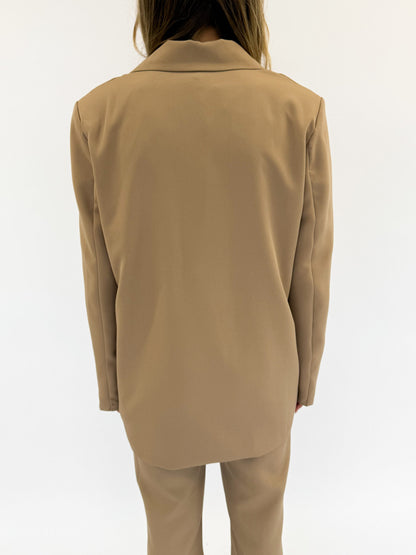 Completo color cammello – blazer e pantalone eleganti