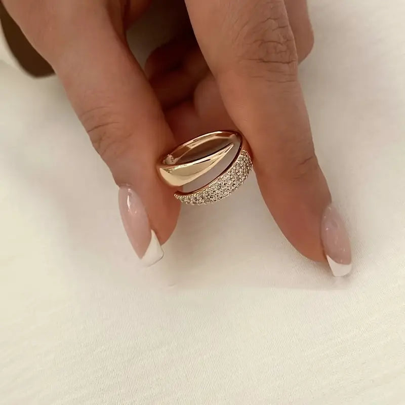 Anello elegante con pietre scintillanti