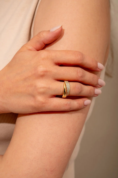 Anello elegante con pietre scintillanti